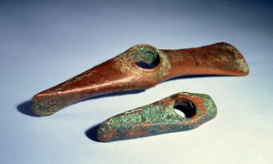 ベオグラードからの斧斧;銅時代のチェコスロバキアの斧ハンマー（銅）